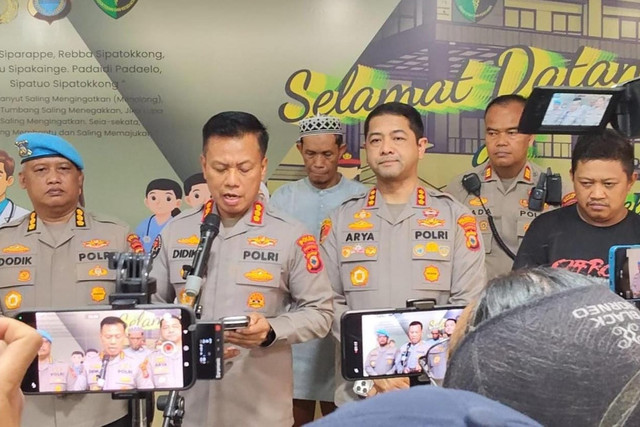 Kabid Humas Polda Sulsel Kombes Pol Didik Supranoto dalam konferensi pers MInggu (27/9/2026). Foto: Dok. Istimewa
