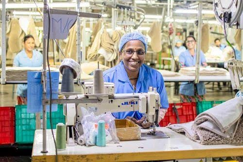 Mesin jahit konveksi pakaian (Foto: Pexels/Textile Factory Industry)