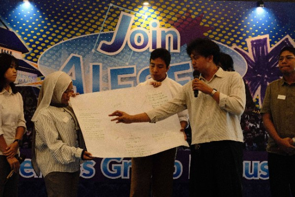 Delegates mempresentasikan hasil LGD mereka (sumber: data internal AIESEC in UB)