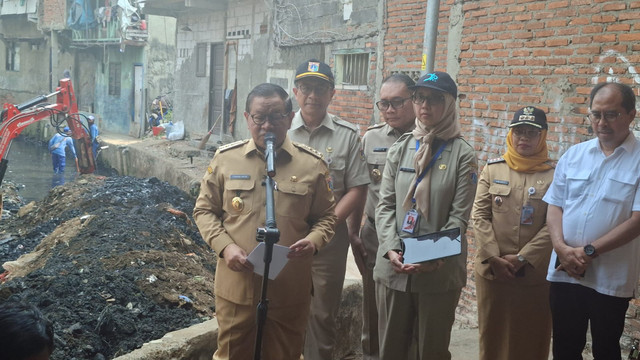 Gubernur DKI Jakarta, Pramono Anung di Kali Kebon Melati, Kec. Tanah Abang, Jakarta Pusat, Senin (28/9/2026). Foto: Pradya Tirta/kumparan