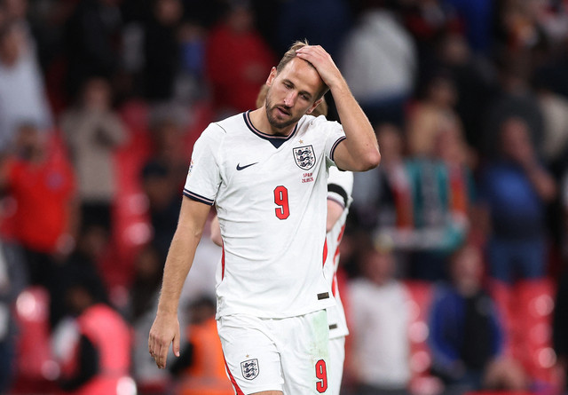 Harry Kane terlihat kecewa setelah pertandingan Inggris melawan Spanyol. Foto: David Klein/REUTERS
