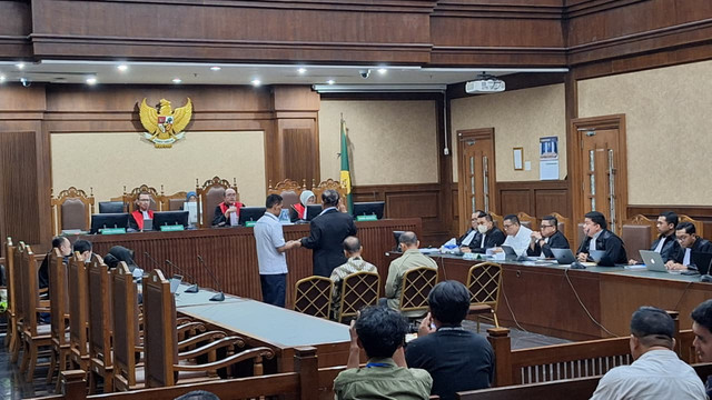 Sidang perkara dugaan suap dan gratifikasi di lingkungan Ditjen Bea dan Cukai (DJBC) agenda pemeriksaan saksi dan saksi ahli, di Pengadilan Tipikor Jakarta Pusat, Senin (28/9/2026). Foto: Kevin Daniel/kumparan
