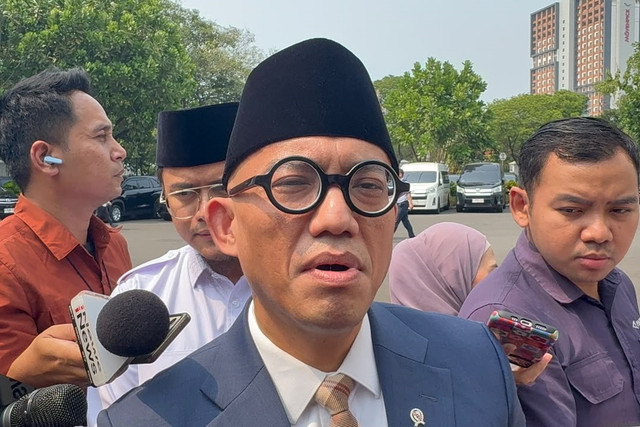 Wamenhaj Dahnil Anzar Simanjuntak di Kompleks Istana Kepresidenan, Jakarta Pusat, Senin (28/9/2026). Foto: Zamachsyari/kumparan