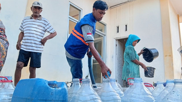 DT Peduli Kuningan salurkan sebanyak 28.000 Liter Air Bersih untuk masyarakat Desa Pakembangan dan Desa Cimahi di Kuningan (Sumber: DT Peduli)