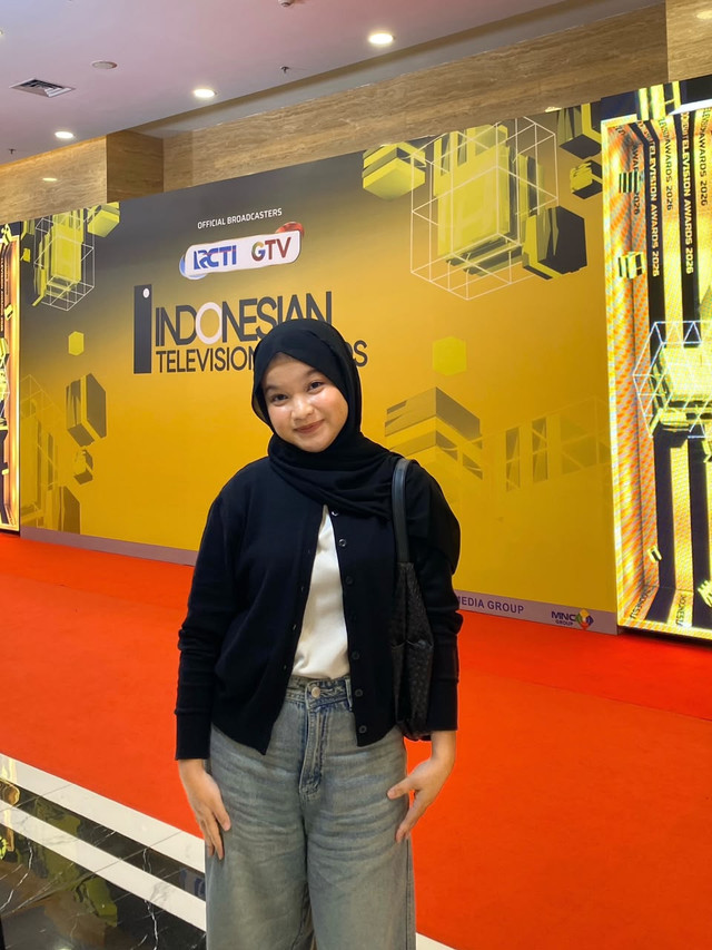 Penulis di area red carpet Indonesian Television Awards 2026. Foto: Rida Ratni Nurazizah/Dokumentasi pribadi.