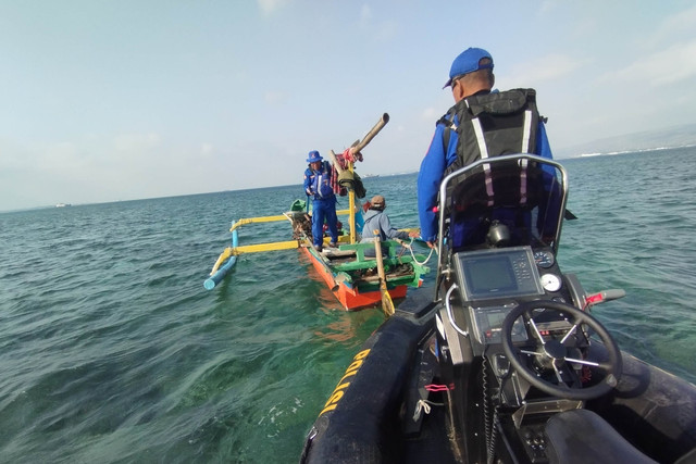 Pencarian penumpang KMP Cemerlang yang terjatuh ke perairan Pelabuhan Gilimanuk, Jembrana, Bali, Senin (28/9/2026). Foto: Basarnas Bali