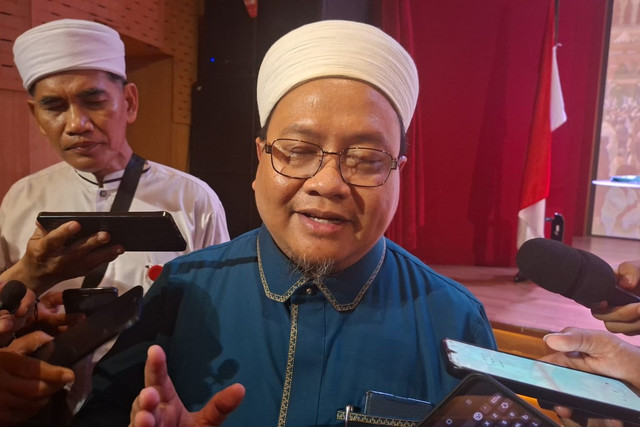 Direktur Al Fahmu Institute sekaligus penulis buku "Haji: Dari Permunian Misi Kenabian ke Revolusi Kebangkitan", KH Fahmi Salim di Perpustakaan Nasional, Jakarta, Senin (28/9/2026). Foto: Pradya Tirta/kumparan