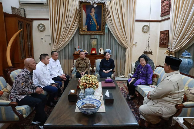 Presiden Prabowo Subianto bertakziah ke kediaman Presiden ke-5 RI Megawati Soekarnoputri di Jakarta, Senin (28/9/2026). Foto: Instagram/ @sekretariat.kabinet
