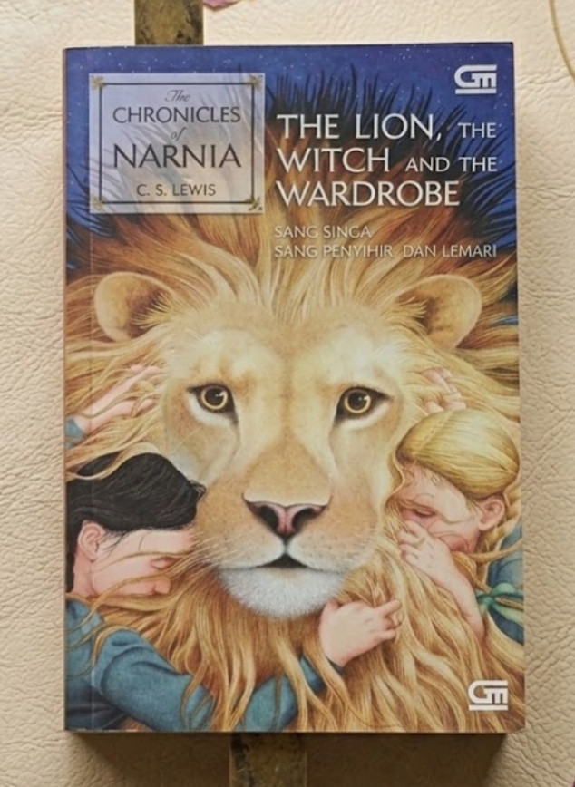 Buku The Lion, the Witch and the Wardrobe. (Sumber: dokumentasi pribadi) 
