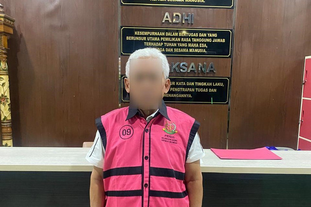 Kejaksaan Agung mengamakan mantan Sekretaris Jenderal Kementerian Energi dan Sumber Daya Mineral (ESDM) berinisial MTP yang telah ditetapkan sebagai tersangka dalam kasus dugaan korupsi tata kelola komoditas nikel tahun 2017 hingga 2020. Foto: Dok. Istimewa