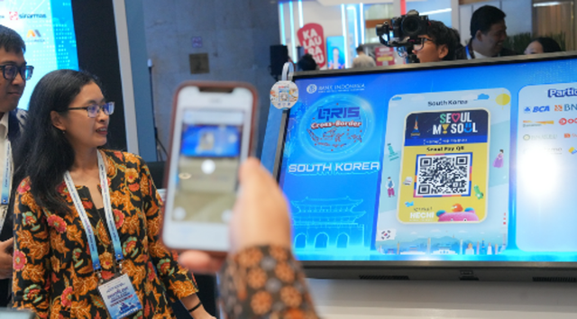 Gambar Demonstrasi QRIS Antarnegara Indonesia dan Korea Selatan dalam rangkaian FEKDI x IFSE 2026, sebagai wujud penguatan konektivitas pembayaran lintas batas, Sumber : Website Bank Indonesia