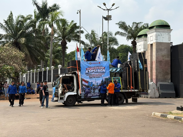 Situasi terkini depan Gedung DPR, Jakarta, jelang aksi penyampaian pendapat oleh Buruh, Selasa (29/9/2026). Foto: Nauval Pratama/kumparan