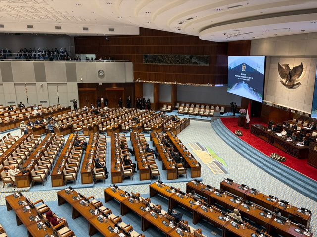 Suasana rapat paripurna ke-7 masa persidangan I tahun sidang 2026-2027 di Kompleks Parlemen, Senayan, Jakarta, Selasa (29/9/2026). Foto: Nasywa Athifah/kumparan