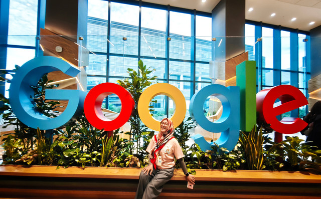 Reny Damayanti saat menghadiri ajang Google Local Guides ConnectLIVE 2026 di kantor pusat Google Singapura. (Foto: Dokumentasi Pribadi)