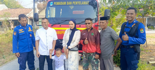 Bocah hendak disunat ingin diantar pemadam kebakaran. Foto: Dok. Istimewa