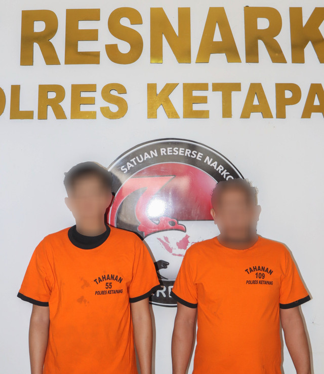 Polres Ketapang menangkap dua terduga bandar sabu di Kecamatan Sandai dan menyita barang bukti Narkotika jenis Sabu seberat total 379,91 gram brutto pada Senin (21/9/2026) malam. Foto: Dok. Istimewa