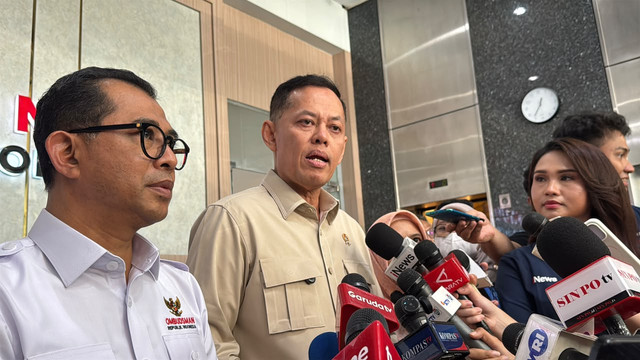 Kepala Bappisus RI Aris Marsudiyanto (kanan) dan Ketua Ombudsman RI Nuzran Joher (kiri) dalam konferensi pers di Kantor Ombudsman RI, Rasuna Said, Jakarta Selatan, Selasa (29/9/2026). Foto: Zahira Hilman/kumparan
