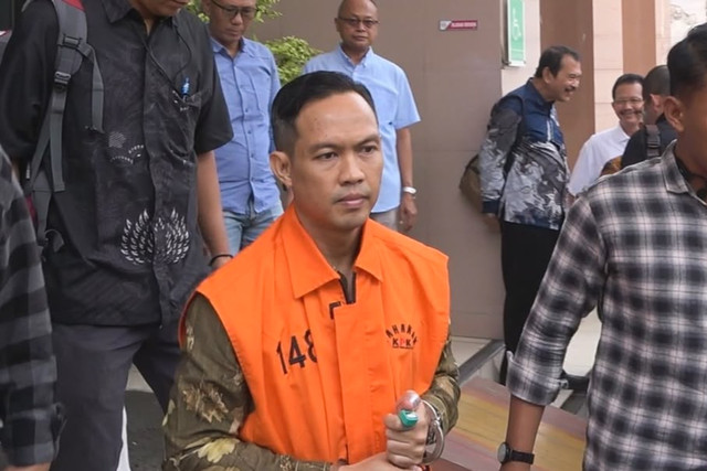 Bupati Cilacap nonaktif Syamsul Auliya Rachman usai sidang di Pengadilan Tipikor Semarang, Selasa (29/9/2026). Foto: Intan Alliva/kumparan