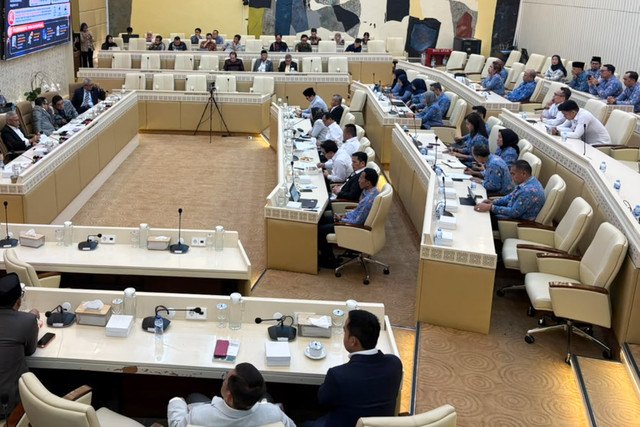 Suasana rapat Komisi II DPR dengan Ombudsman di Kompleks Parlemen, Senayan, Jakarta, Selasa (29/9/2026). Foto: Nasywa Athifah/kumparan