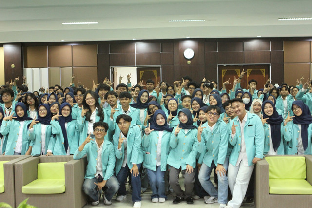 The Methamorphosis: Mahasiswa Baru FISIP UNS Jalani LKMM-Pra Dasar 2026