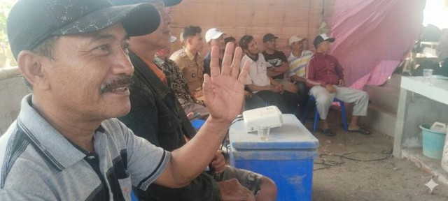 Pembudidaya tambak udang windu di Jampue Kabupaten Pinrang, Sulawesi selatan melakukan pertemuan dalam jaringan (Daring) zoom meeting dengan perwakilan konsumen udang windu di Jepang yang difasilitasi PT Atina, Pinrang dan Sidoarjo. (Foto:ASA)