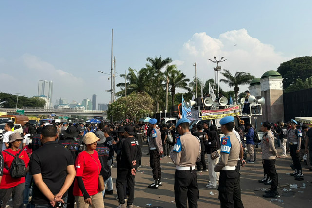 Massa aksi buruh mulai meninggalkan kawasan Gedung DPR, Jakarta, Selasa (29/9/2026). Foto: Nauval Pratama/kumparan