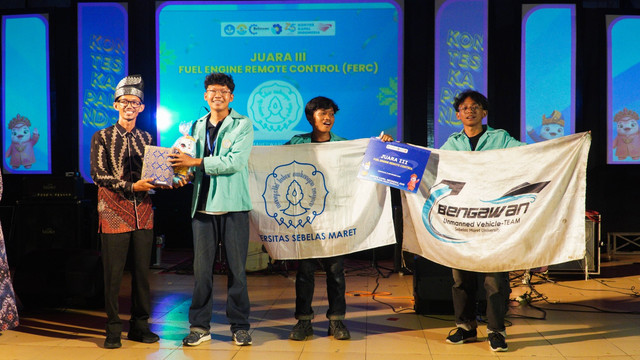 (Foto diambil oleh tim Visual Branding Bengawan UV UNS) Awarding session Bengawan UV UNS atas perolehan juara 3 dalam kategori FERC di KKI 2026.