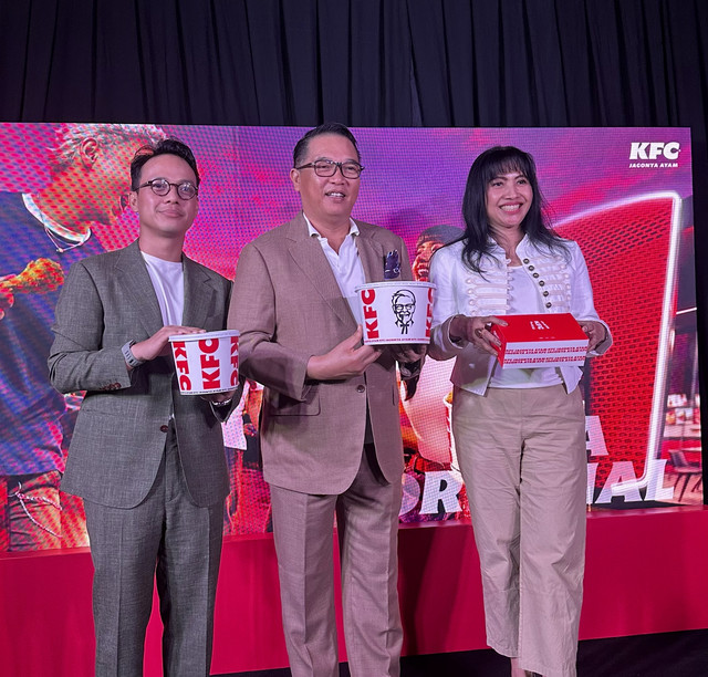 Dio May Avico (Direktur VII KFC Indonesia), Wachjudi Martono (Direktur V KFC Indonesia) dan Alfiya Rahmani (GM Marketing KFC Indonesia). Foto: kumparan/Wina R. 