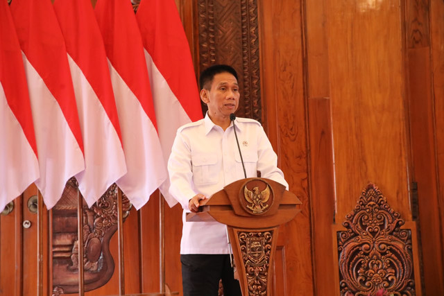Wakil Menteri Dalam Negeri Akhmad Wiyagus tegaskan komitmen Kemendagri kawal eliminasi TBC hingga ke daerah dan integrasikan skrining dengan Cek Kesehatan Gratis di Mojokerto, Selasa (29/9/2026). Foto: Kemendagri RI