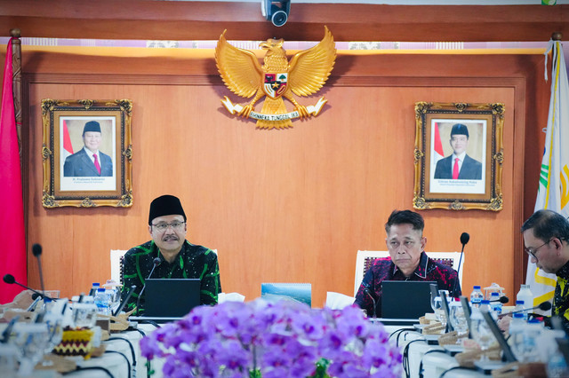 Menteri Sosial Saifullah Yusuf (Gus Ipul) luncurkan Sistem Pelaporan Terpadu Sekolah Rakyat via WhatsApp 0887-7171-171 guna pastikan keterbukaan dan tindak lanjuti aduan di Jakarta, Selasa (29/9/2026). Foto: Kemensos RI