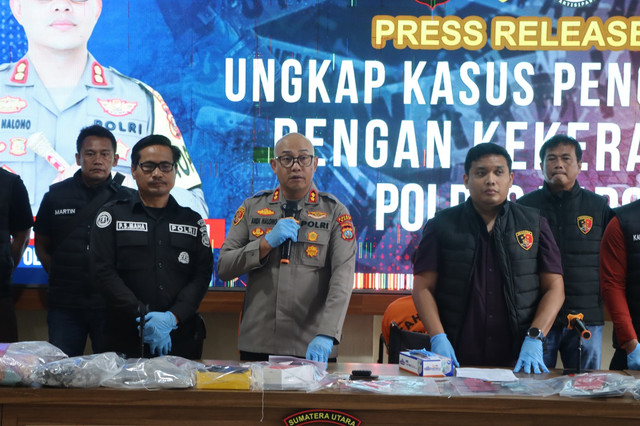 Polres Karo saat memaparkan pengungkapan kasus pembunuhan dan perampokan dokter ITB Indonesia Kabanjahe, Selasa (29/9/2026). Foto: Polres Karo