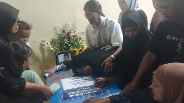 Jenazah Guntur Aji Pangestu (27), korban tenggelamnya kapal KM Virgo. Foto: kumparan