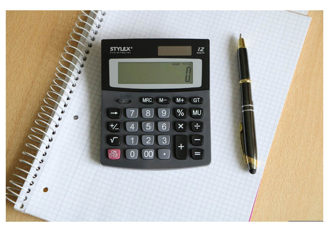 https://pixabay.com/photos/calculator-ballpoint-pen-block-1516869/