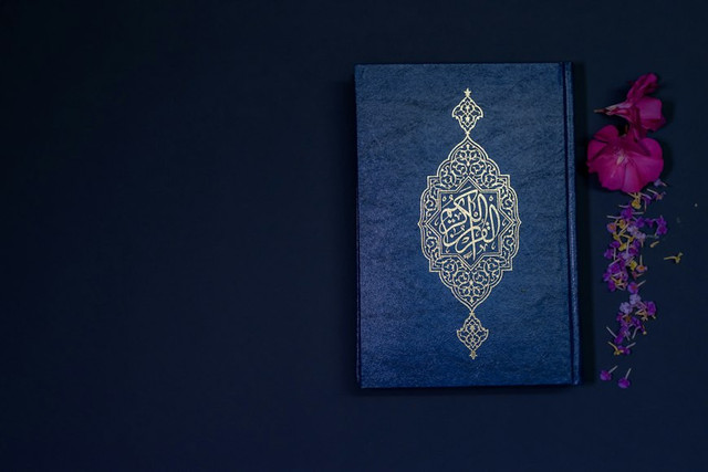 Ilustrasi Walyatalattaf wala yusya'iranna bikum ahadan. Foto: Unsplash/Ashkan Forouzani