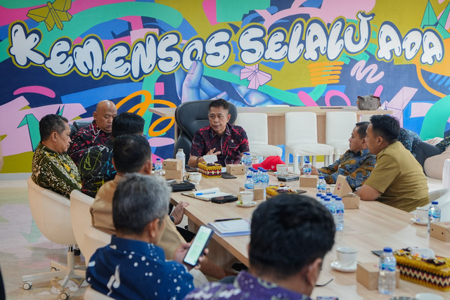 Wamensos Agus Jabo Priyono dorong percepatan pembangunan Sekolah Rakyat dan penyiapan lahan seluas 8,1 hektare bersama Plt Bupati Pekalongan Sukirman di Jakarta, Selasa (29/9/2026). Foto: Kemensos RI