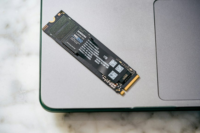 Apa itu SSD Laptop. Unsplash.com/Samsung Memory