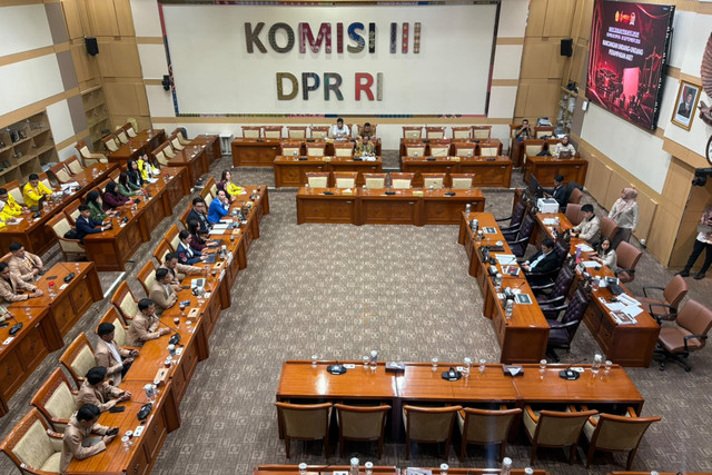 Suasana rapat Komisi III DPR dengan DPN Permahi dan forum mahasiswa soal RUU Perampasan Aset di Kompleks Parlemen, Senayan, Jakarta, Rabu (30/9/2026). Foto: Nasywa Athifah/kumparan
