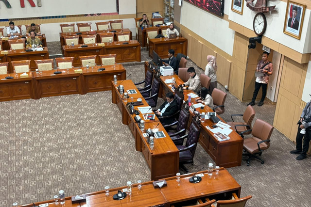Suasana rapat Komisi III DPR dengan DPN Permahi dan forum mahasiswa soal RUU Perampasan Aset di Kompleks Parlemen, Senayan, Jakarta, Rabu (30/9/2026). Foto: Nasywa Athifah/kumparan