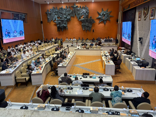 Suasana rapat Komisi V DPR dengan Pemerintah terkait RUU LLAJ di Kompleks Parlemen, Senayan, Jakarta, Rabu (30/9/2026). Foto: Nasywa Athifah/kumparan