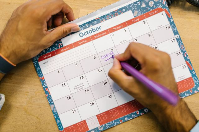 Ilustrasi Kalender Oktober 2026, foto: Pexels//RDNE Stock project