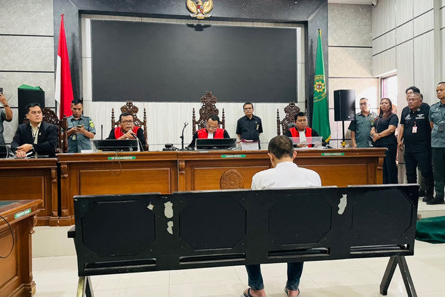 Sidang perdana Taufik Hidayat di PN Bandung. Foto: Dok. Istimewa