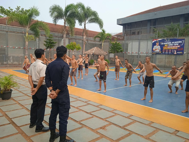 Jaga Kebugaran, Warga Binaan Mapenaling Rutan Bengkulu Ikuti Senam Jasmani