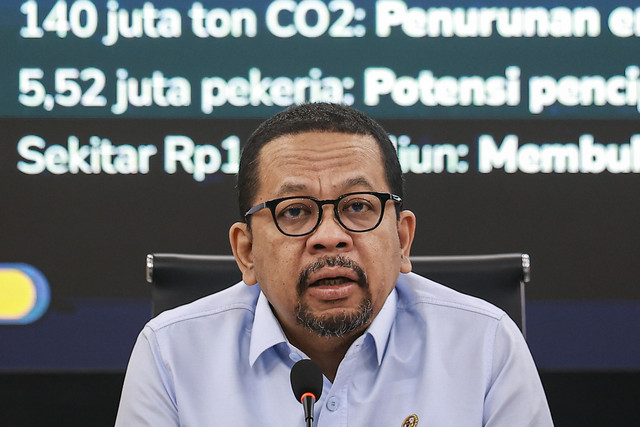 Kepala Badan Komunikasi Pemerintah (Bakom) RI Muhammad Qodari menyampaikan paparan pada konferensi pers perkembangan PHTC dan transformasi layanan kesehatan nasional di Auditorium Kantor Bakom RI, Jakarta, Rabu (30/9/2026). Foto: Dhemas Reviyanto/ANTARA FOTO