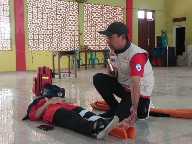 Rumah Zakat Tingkatkan Kapasitas SPAB MAN 2 Jember melalui Edukasi Pertolongan Pertama.