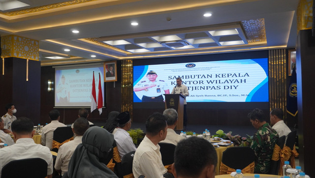 Kakanwil Ditjenpas DIY Muhammad Ali Syeh Banna membuka FGD Kelompok Layanan Bimbingan Integrasi Bapas Kelas II Wonosari di SM Tower Malioboro, Rabu (30/9).