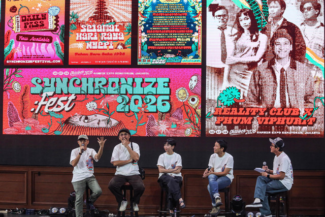 Director Artistic Saleh Husein, Artist & Repertoire David Tarigan, Director Communication Aldila Karina, dan Director Festival David Karto menyampaikan keterangan saat konferensi pers Synchronize Festival 2026 di Jakarta, Rabu (30/9/2026). Foto: Asprilla Dwi Adha/ANTARA FOTO