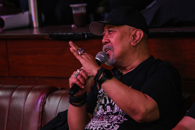 Artis Indro Warkop DKI menyampaikan keterangan sebagai salah satu penampil pada konferensi pers Synchronize Festival 2026 di Jakarta, Rabu (30/9/2026). Foto: Asprilla Dwi Adha/ANTARA FOTO