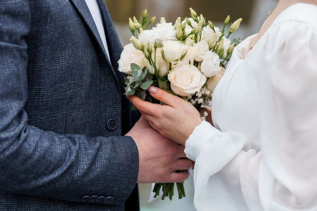 Elegant Wedding Couple Holding Beautiful Bouquet Stock Photo 2521561901 | Shutterstock https://share.google/m8EqpxLSE9t1SHFfZ