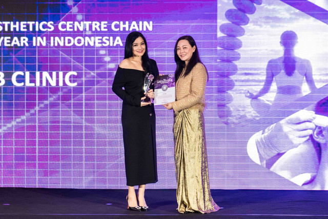 Titi Kamal mewakili B Clinic dalam menerima penghargaan dari GlobalHealth Asia-Pacific Aesthetics, Wellness & Longevity Awards 2026