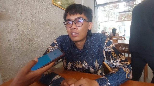 Almas Tsaqibbirru (batik) saat ditemui di Solo, Rabu (30/9/2026). Foto: kumparan